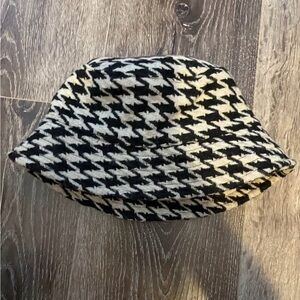 HM Adult Houndstooth Bucket Hat - Black and White
